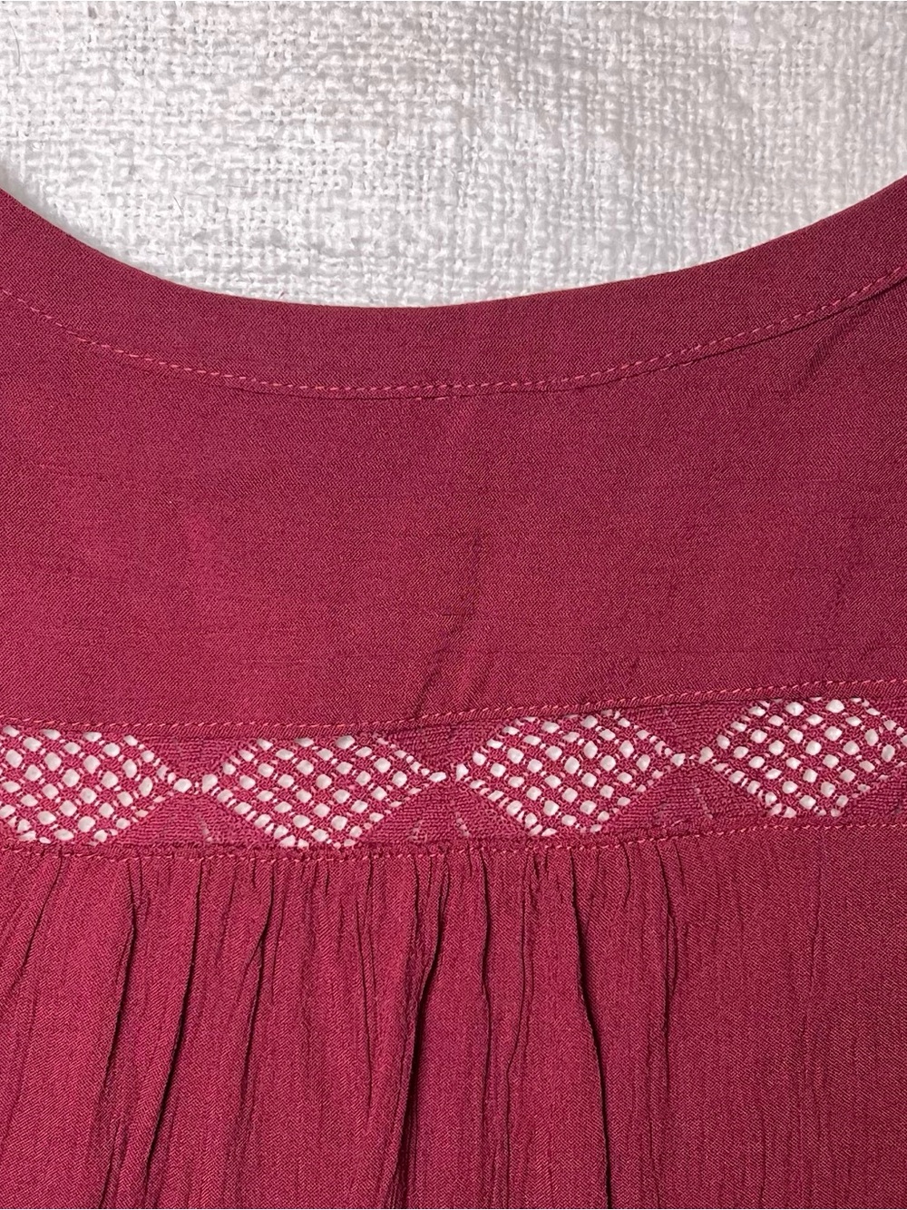 Eddie Bauer Women’s Sleeveless Office Button-Down Blouse in Wine - Picture 10 of 10